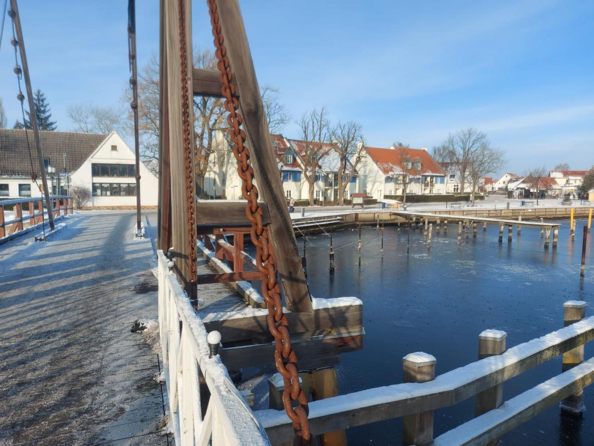 Hochwertige Ferienwohnung Direkt Am Wasser Mit Balkon ไกรฟ์สวัลด์ ภายนอก รูปภาพ